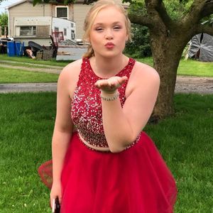 Meet your Posher, Halie